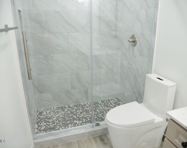 11033 N 16th Avenue - Photo Thumbnail 11