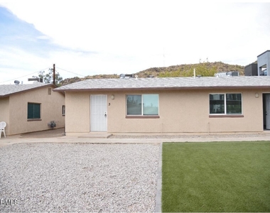 11033 N 16th Avenue - Photo Thumbnail 12