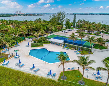 5200 N Ocean Drive - Photo Thumbnail 3