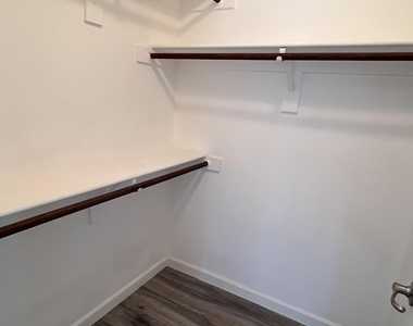 10115 E Mountain View Road - Photo Thumbnail 13