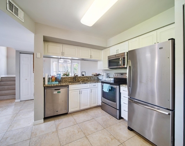 13201 Glenmoor Drive - Photo Thumbnail 9