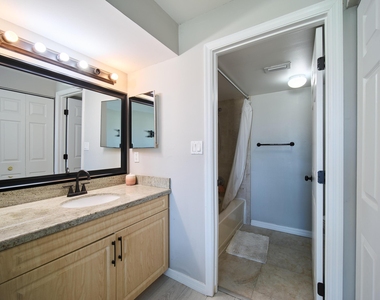 13201 Glenmoor Drive - Photo Thumbnail 16