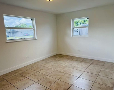 6250 Sw 39th Street - Photo Thumbnail 2