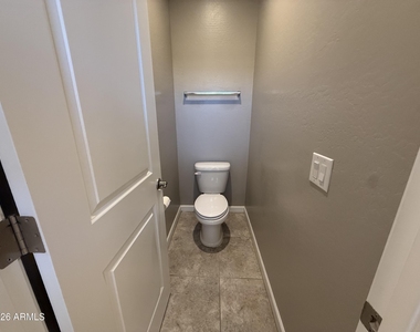 1255 N Arizona Avenue - Photo Thumbnail 13