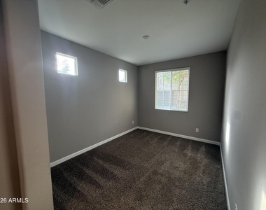 1255 N Arizona Avenue - Photo Thumbnail 2