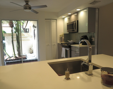 7875 La Mirada Drive - Photo Thumbnail 10