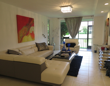7875 La Mirada Drive - Photo Thumbnail 6