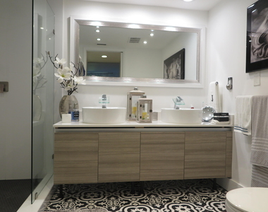 7875 La Mirada Drive - Photo Thumbnail 15