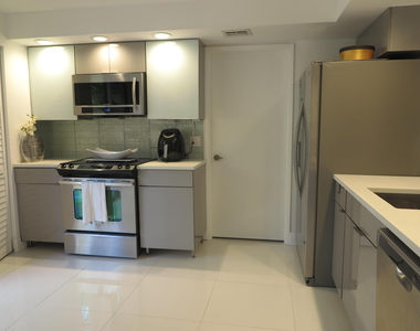 7875 La Mirada Drive - Photo Thumbnail 11