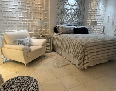 7875 La Mirada Drive - Photo Thumbnail 14