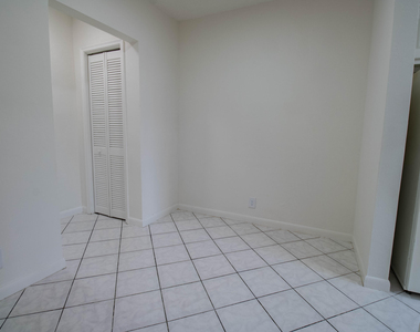 2537 Lincoln Street - Photo Thumbnail 7