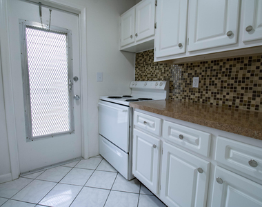 2537 Lincoln Street - Photo Thumbnail 6