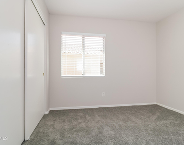 12005 W Scotts Drive - Photo Thumbnail 6
