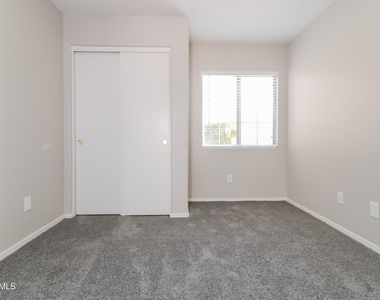 12005 W Scotts Drive - Photo Thumbnail 7