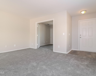 12005 W Scotts Drive - Photo Thumbnail 8
