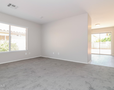 12005 W Scotts Drive - Photo Thumbnail 5