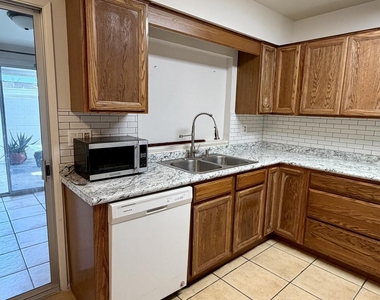 12624 N 105th Avenue - Photo Thumbnail 6