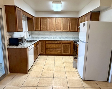 12624 N 105th Avenue - Photo Thumbnail 7