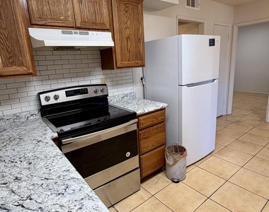 12624 N 105th Avenue - Photo Thumbnail 8
