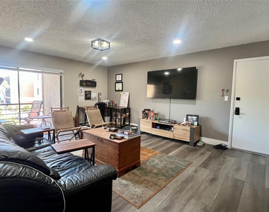 4040 N Hills Drive - Photo Thumbnail 1