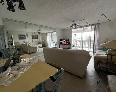 1001 Ne 14th Avenue - Photo Thumbnail 9