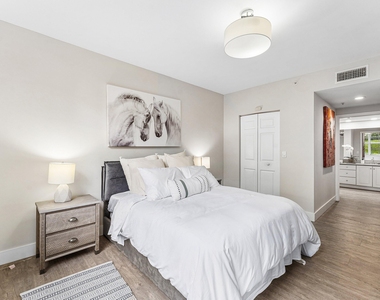 11770 St Andrews Place - Photo Thumbnail 4