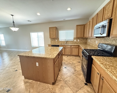2208 N 93rd Lane - Photo Thumbnail 7
