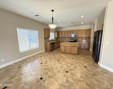 2208 N 93rd Lane - Photo Thumbnail 9