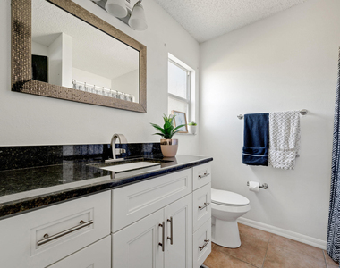 601 Sw Icon Avenue - Photo Thumbnail 12