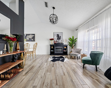 601 Sw Icon Avenue - Photo Thumbnail 6