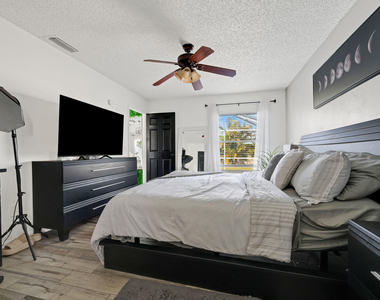 601 Sw Icon Avenue - Photo Thumbnail 11
