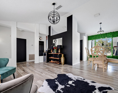 601 Sw Icon Avenue - Photo Thumbnail 7
