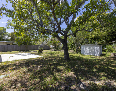 261 Ne 42nd Street - Photo Thumbnail 26