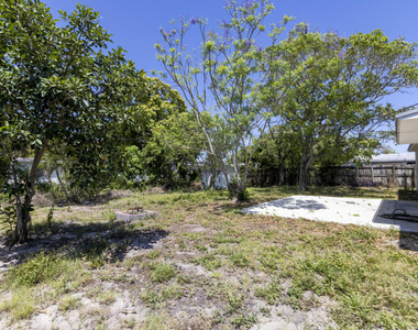 261 Ne 42nd Street - Photo Thumbnail 24