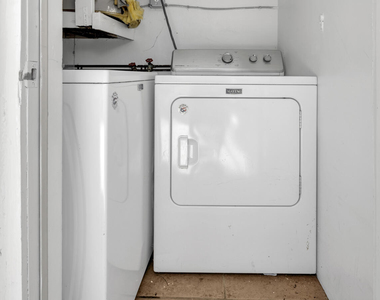 261 Ne 42nd Street - Photo Thumbnail 23