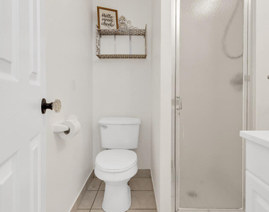 261 Ne 42nd Street - Photo Thumbnail 20