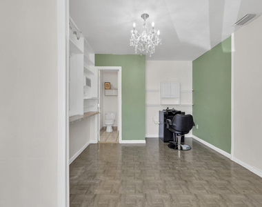 261 Ne 42nd Street - Photo Thumbnail 17