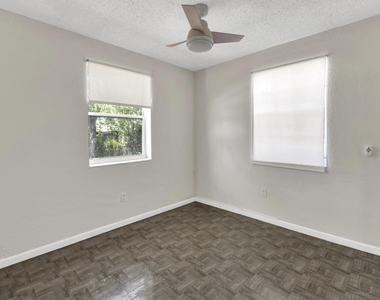 261 Ne 42nd Street - Photo Thumbnail 13