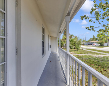 261 Ne 42nd Street - Photo Thumbnail 22