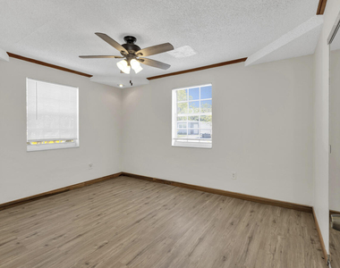 261 Ne 42nd Street - Photo Thumbnail 11