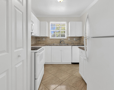 261 Ne 42nd Street - Photo Thumbnail 9