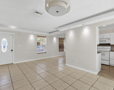 261 Ne 42nd Street - Photo Thumbnail 6
