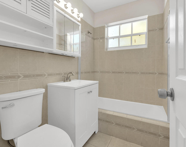 261 Ne 42nd Street - Photo Thumbnail 15