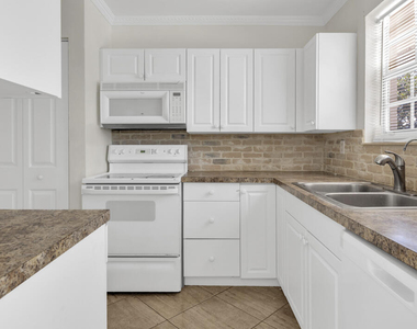 261 Ne 42nd Street - Photo Thumbnail 8
