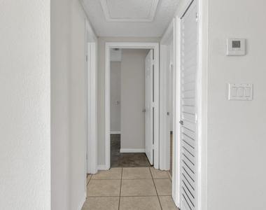 261 Ne 42nd Street - Photo Thumbnail 10