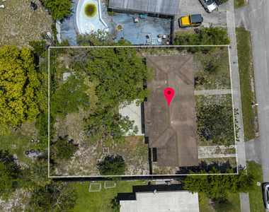 261 Ne 42nd Street - Photo Thumbnail 1