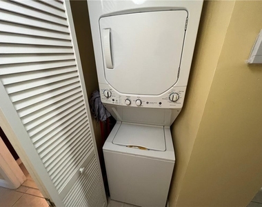 1009 Green Pine Boulevard - Photo Thumbnail 17