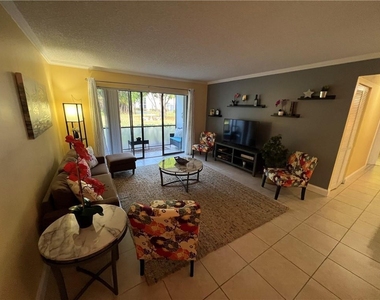 1009 Green Pine Boulevard - Photo Thumbnail 11