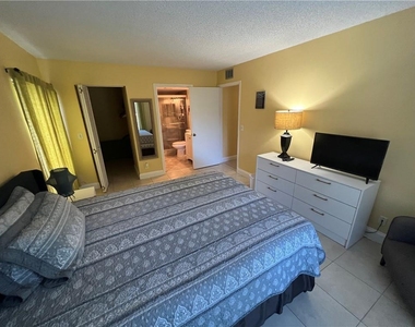 1009 Green Pine Boulevard - Photo Thumbnail 16