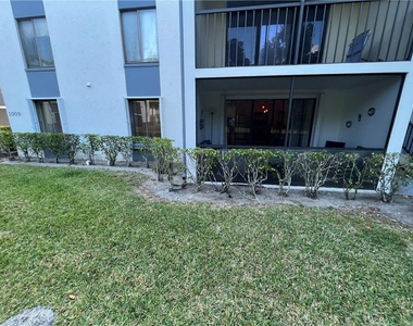 1009 Green Pine Boulevard - Photo Thumbnail 6